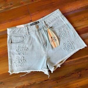 Cali 1850 NWOT High Rise Floral Patches Shorts Women's Size 29 Inch Waist